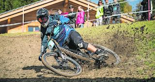 Spektakul&auml;r. Basil Weber konnte diesen Drift am Ende nicht halten  &ndash;  den Sieg liess er sich aber gleichwohl nicht nehmen. 