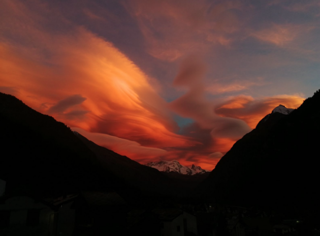 Über Zermatt war der Himmel eingefärbt.
