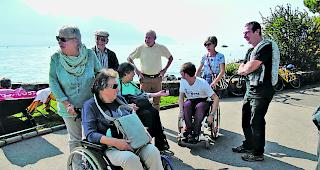 Entspannt. Spaziergang an den Gestaden des Genfersees.  