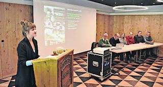 Nachwuchssorgen. Vereinspr&auml;sidentin Marie-Claude Sch&ouml;pfer (links) appelliert an ihre Vereinsmitglieder, nach neuen jungen K&ouml;pfen Ausschau zu halten, die sich f&uuml;r Geschichte interessieren. 