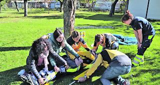 Training. &Uuml;ber 50 First Responder aus dem ganzen Oberwallis nahmen an der Veranstaltung teil.