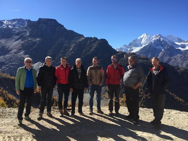 Verwaltungsrat, CEO und Stellvertreter der TUG AG freuen sich über die neue Sesselbahn Plattja-Seetalhorn.