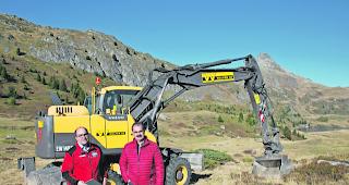 Baustart. Renato Kronig, Verwaltungsratspr&auml;sident der Bettmeralp Bahnen AG (rechts), und CEO Valentin K&ouml;nig anl&auml;sslich des Spatenstichs f&uuml;r den Speichersee &laquo;Scheene Bodu&raquo;. 
