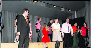 Premiere in Sicht. Der Kirchenchor B&uuml;rchen feiert am Freitag Premiere seines Musicals: Eifrig geprobt, ist halb aufgef&uuml;hrt. 