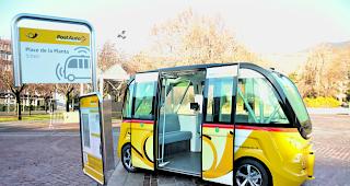 Premiere. Nur in Sitten fahren automatisierte Busse im &ouml;ffentlichen Verkehr einen Bahnhof an. 