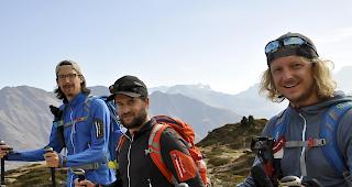 15 Tage waren Sebastian Imhof, Rafi Imhof und Michael Kambly (von links) unterwegs. Am Freitag sind die drei Welterbe-Umwanderer gesund auf der Moosfluh angekommen.