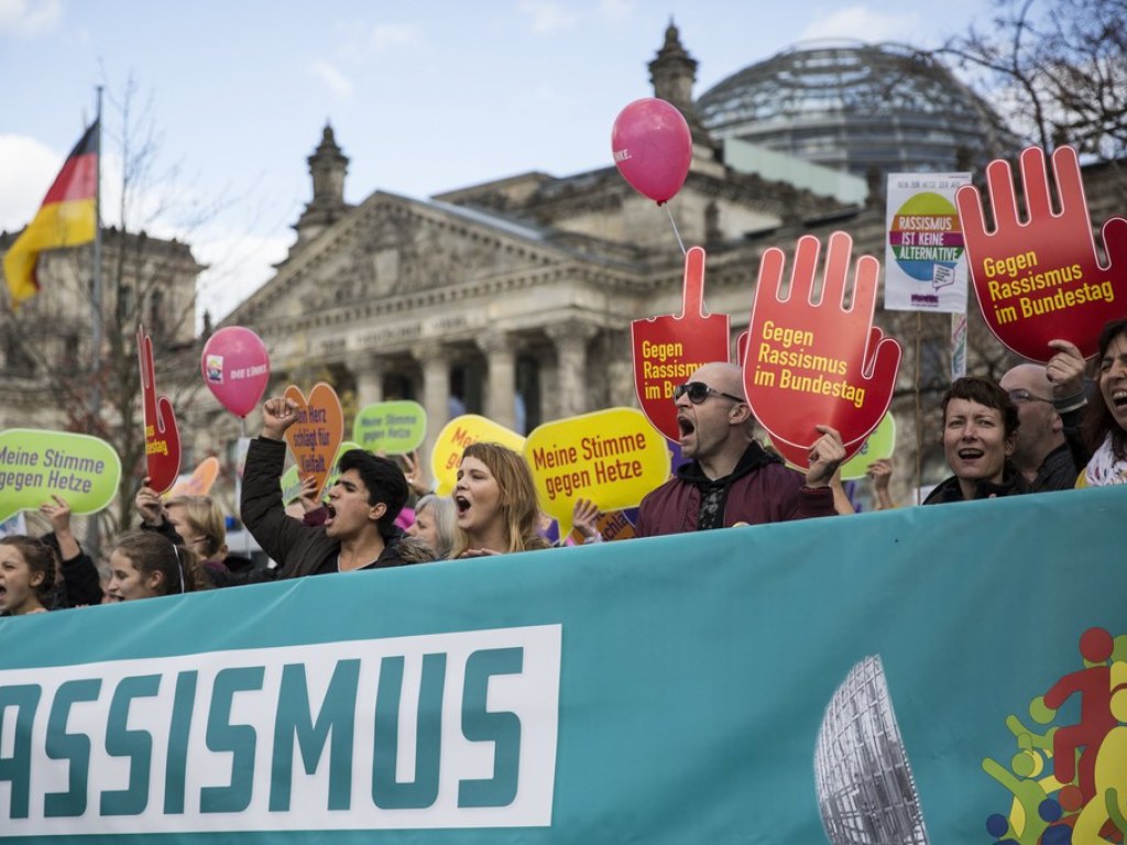 12'000 Menschen Gehen In Berlin Gegen Die AfD Auf Die Strasse | 1815.ch