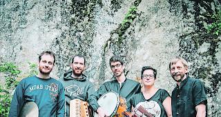 Klangreise. &laquo;schlagfertig&raquo; mit Sebastian Werner, David Elsig, Martin Venetz, Yvette Hutter und Beat Jaggy (von links) nimmt am Samstag sein Publikum in der Natischer &laquo;La Caverna&raquo; mit auf eine Klangreise.  