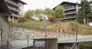 Der Leichnam wurde in einem Molok mitten im Dorf entsorgt.