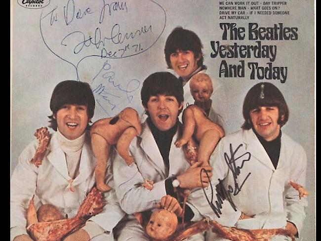 Das Album "Yesterday and Today" erschien 1966 in den USA. Nach Kritik am Cover mit Babypuppen und Fleischteilen wurde das Album mit einem neuen Titelbild herausgebracht.