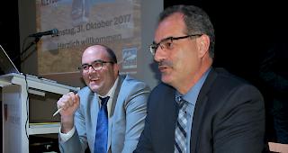 Direktor Valentin K&ouml;nig (links) und VR-Pr&auml;sident Renato Kronig hatten an der GV der Aletsch Riederalp Bahnen allen Grund zur Freude.