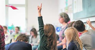 Noch viele offene Fragen. Staatsrat Darbellay will die Anzahl Stunden im ersten HarmoS-Zyklus erh&ouml;hen. Wie dieses Vorhaben umgesetzt werden soll, wird zurzeit noch gepr&uuml;ft. 