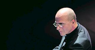 Dirigent. Das &laquo;Chamber Wind Orchestra&raquo; musiziert unter der Leitung von Etienne Mounir. 