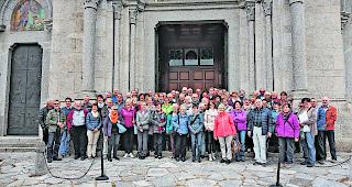 Gemeinsam unterwegs. Rund 90 Kirchenchors&auml;nger und -s&auml;ngerinnen machten sich auf ins Piemont.  