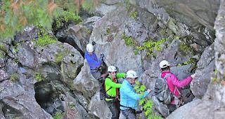 Risikosport Klettern. Gute Lehrer oder F&uuml;hrer erh&ouml;hen die Sicherheit f&uuml;r die G&auml;ste. Der Kanton will die Standards kontrollieren und die Anbieter auch b&uuml;ssen k&ouml;nnen. 