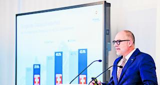 Optimistisch. J&uuml;rg Schmid, Direktor Schweiz Tourismus: Wieder mehr Leute in die Berge locken. 