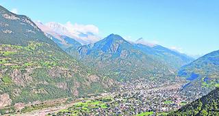 Im Talgrund. Blick auf die Agglomeration Brig-Glis/Naters. Stand gestern, 7. November, z&auml;hlte sie 23036 Einwohner: 10035 davon leben in der Gemeinde Naters und 13001 in der Stadtgemeinde Brig-Glis.  