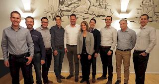 Zufriedene Gesichter. Vorstandsmitglieder Andreas Zenh&auml;usern (Medien/Kommunikation), Andreas Holzer (Sekret&auml;r), Martin Berchtold (neu Finanzen), Stefan Furrer (abtretendes Vorstandsmitglied), Pascal Ruppen (Pr&auml;sident) und die Neumitglieder Andrea Salzmann, Silvan Eyer, Mischa Imboden, Hugo Paci und Amad&eacute; Ruppen (von links nach rechts).