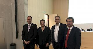 Staatsr&auml;te vor Ort. Regierungsvertreter Christophe Darbellay und Roberto Schmidt mit Maryl&egrave;ne Volpi Fournier, Pr&auml;sidentin des ZMLP, und Urs Zenh&auml;usern, Direktor des ZMLP (rechts).
