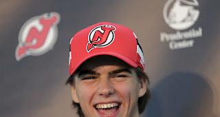 Nico Hischier setzt sich f&uuml;r die Olympischen Winterspiele im Wallis ein.