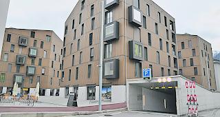 Nicht ausgelastet: Der &ouml;ffentliche Teil des Parkhauses Aletsch Campus 
im zweiten UG steht manchmal halb leer.