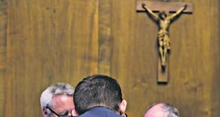 Im Namen Gottes des Allm&auml;chtigen? Auch der Stellenwert der katholischen Kirche im Kanton d&uuml;rfte bei den k&uuml;nftigen Diskussionen &uuml;ber die Verfassungsrevision zur Disposition gestellt werden.  