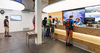 Die Schalterhalle im Tourismusb&uuml;ro Zermatt