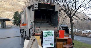 Die kleine Variante. Ab 1. Januar 2018 steht in diversen Lebensmittelgesch&auml;ften auch eine Marke f&uuml;r kleines Sperrgut bis 10 Kilogramm und zwei Meter L&auml;nge im Angebot.