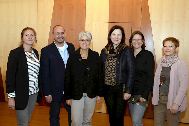 Generalversammlung der SPO (von links). Claudia Alpiger (neu im Vorstand), Gilbert Truffer (neu CO-Präsident), Silva Semadeni (Nationalrätin Graubünden), Esther Waeber- Kalbermatten (Staatsraetin Wallis), Christine Seipelt Weber (neu im Vorstand) und Doris Schmidhalter-Näfen (Co-Präsidentin).