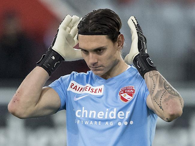 Thun-Goalie Francesco Ruberto muss die Niederlage seines Teams nach zwei Fehlgriffen auf seine Kappe nehmen