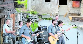 Viele Facetten. &laquo;Ein Album, das bewegt, ber&uuml;hrt und zum Nachdenken anregt&raquo;, sagt die Mundarts&auml;ngerin Sandee zum neuen Album. Die Band von links: Ivan Pfammatter, Gerd Zumofen, Claudio Biaggi, Mike Sterren, Fabian Pfammatter und Romaine Leiggener.  