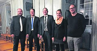 Der Vorstand f&uuml;r 2018. Past-Pr&auml;sident Matthias Volken, Pr&auml;sident Fabian Schmidhalter, Vizepr&auml;sident Marc Willisch, Kassierin Melanie Truffer, Aktuar Matthias Walker (von links). 
