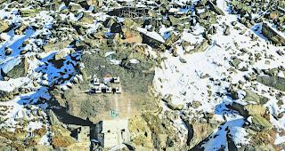 Der vor drei Jahren oberhalb von Herbriggen mit Beton unterfangene Grossblock h&auml;lt im Moment still.