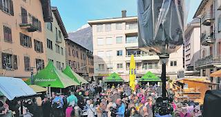 Gut besucht. Der Visper Weihnachtsmarkt zog zahlreiche G&auml;ste an. 