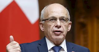 Bundespr&auml;sident Ueli Mauer hat in seiner Neujahrsansprache die Notwendigkeit einer Verbindung zwischen Bew&auml;hrtem und Neuem, zwischen Tradition und Innovation betont. Sonst drohe die Gefahr, in diesen "bewegten Zeiten" den Boden unter den F&uuml;ssen zu verlieren.(Archivbild)