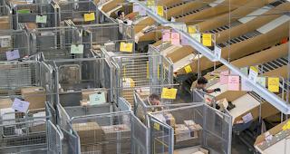 Mitarbeitende der Post erhalten mehr Lohn.