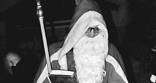 Herzlicher Empfang. Der Samichlaus war angeblich so begeistert, dass er in Aussicht stellte, in Albinen Wohnsitz zu nehmen. 