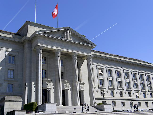 Das Bundesgericht hat die teilbedingte Freiheitsstrafe von 30 Monaten für einen voyeuristischen Ex-Lehrer aus dem Kanton Zürich bestätigt.