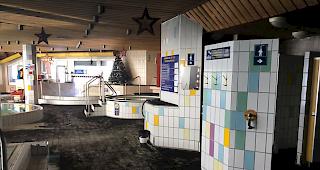 Durch den Brand sind grosse Sch&auml;den am Thermalbad in Ovronnaz entstanden.