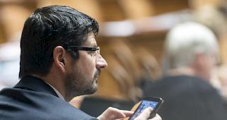 Der Walliser CVP-Politiker Yannik Buttet tritt per sofort aus dem Nationalrat zur&uuml;ck. Diesen Entscheid gab er am Sonntagabend &uuml;ber seinen Anwalt bekannt. (Archivbild)