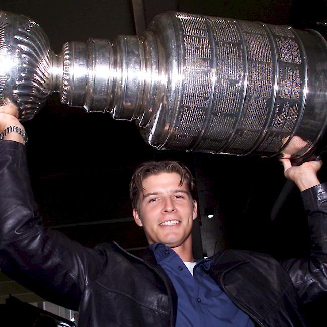 Erster Schweizer Stanley-Cup-Champion: Goalie David Aebischer 2001