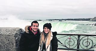 Eindr&uuml;cklich. Kevin Schmid zusammen mit Freundin Sabrina bei den Niagaraf&auml;llen.  