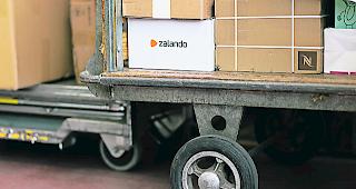 Ausgeliefert. Von total 24 Bestellungen bei Zalando wurden 21 zugestellt. Bezahlt wurde keine. 