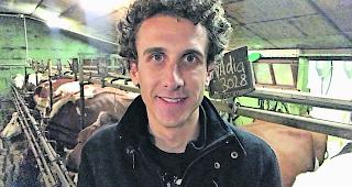 Vierbeinige Zuschauer. Zauberer Lionel Dellberg gastierte in der Waadt in einem Kuhstall.  