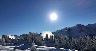 Idyllische Szene auf der Bettmeralp. Am Sonntag zeigt sich der Himmel wieder von seiner blauen Seite.