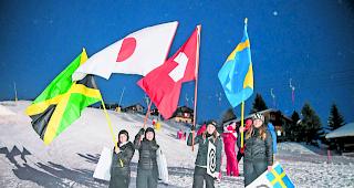 Winterspiele. Vier Teams traten gegeneinander an.