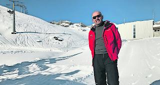 Arbeitsplatz Belalp. H&auml;ufig steht Vaid Susuri bei der Sesselbahn Bruchegg im Einsatz. Der t&auml;gliche Kontakt mit den Einheimischen und G&auml;sten sei sehr spannend, erkl&auml;rt der 61-J&auml;hrige. 