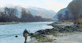 Revitalisieren. Die unabh&auml;ngige Wasserbiologin R&eacute;gine Bernard lief den Rotten 80 Kilometer ab und erstellte eine Gesundheitsbilanz: Sie w&uuml;nscht sich eine revitalisierte Rhone. 