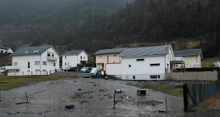 Ausl&auml;ufer einer Schlammlawine im Wohngebiet Lengacher.