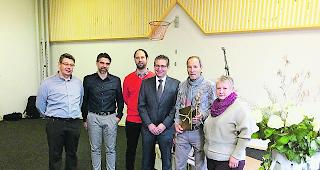 Bereit f&uuml;r 2018. Ivan Wasmer (Gemeinderat), Patrick Hutter (Gemeindevizepr&auml;sident), Mario Wyssen (Gemeinderat), Reto Zimmermann (Gemeindepr&auml;sident), Philipp In-Albon (Verantwortlicher Ch&auml;nnil &laquo;Mehrheji&raquo;), Fabiola In-Albon (Gemeinder&auml;tin).